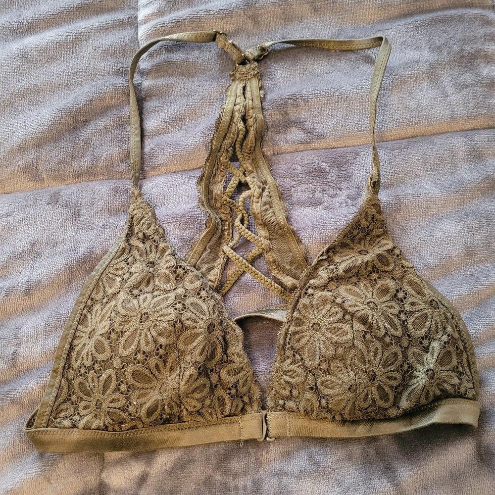 NWOT Victoria's Secret lace front closure Bra sz M